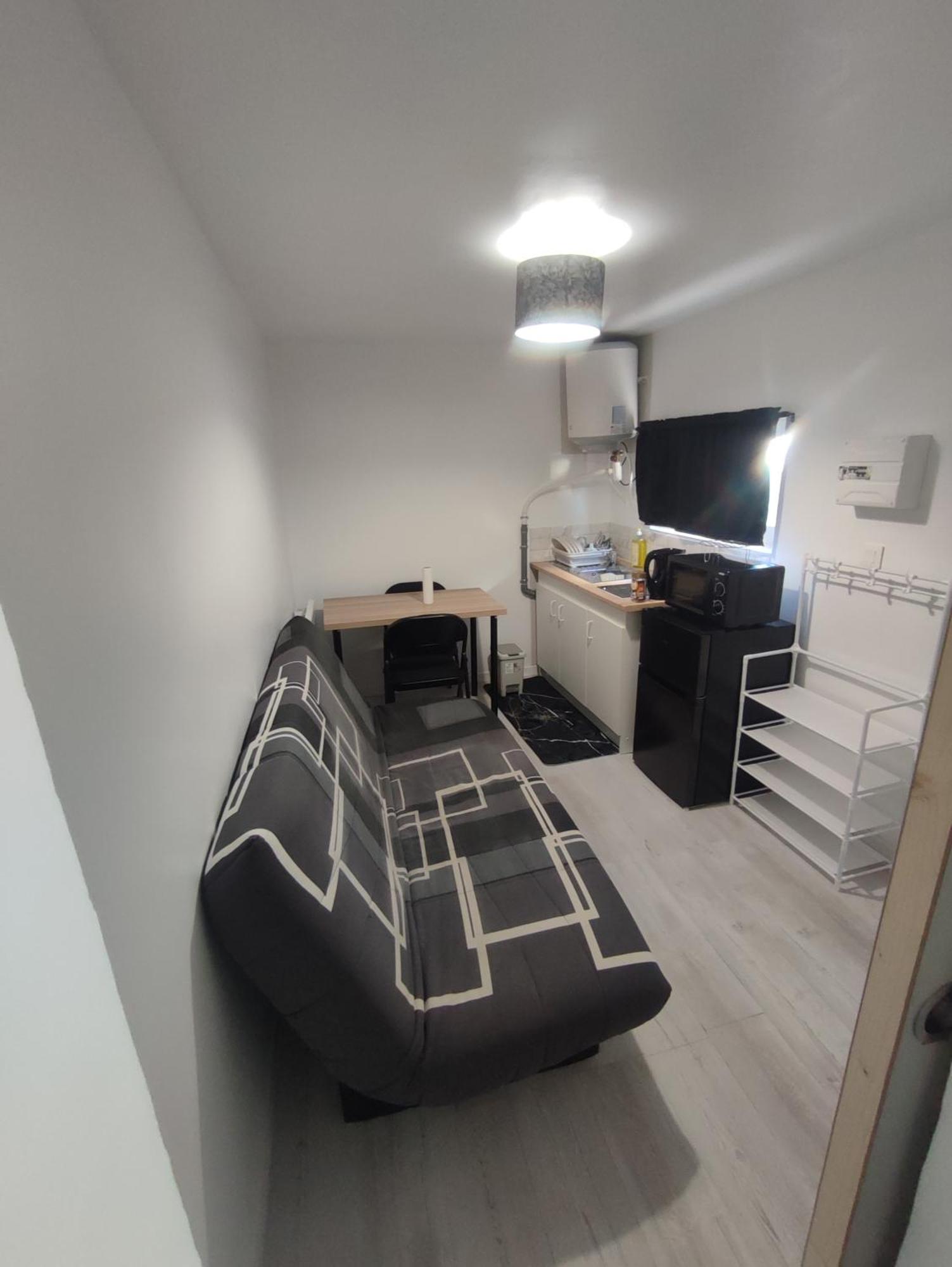 Petit F2 Meuble Independant Apartman Limay Kültér fotó