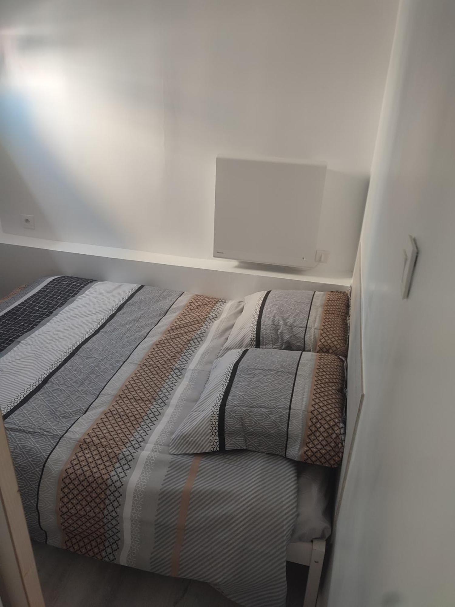Petit F2 Meuble Independant Apartman Limay Kültér fotó